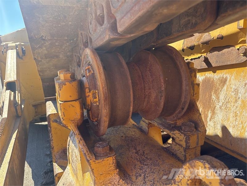 CAT D8T Kāpurķēžu buldozeri