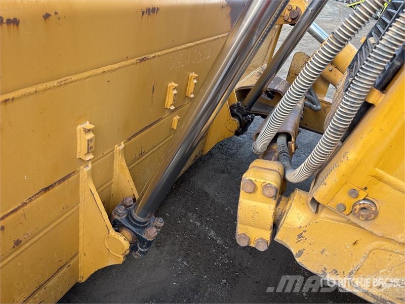 CAT D8T Crawler dozers