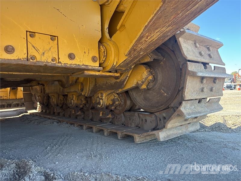 CAT D8T Kāpurķēžu buldozeri