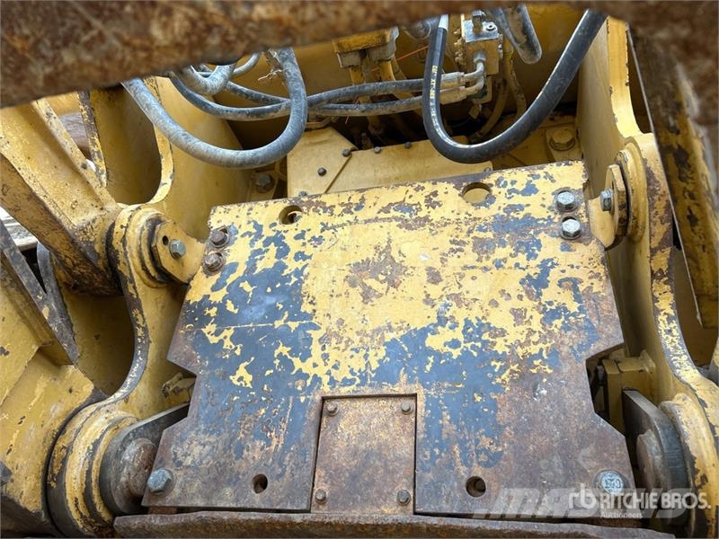 CAT D8T lánctalpas dózerek