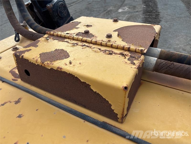 CAT D8T Crawler dozers