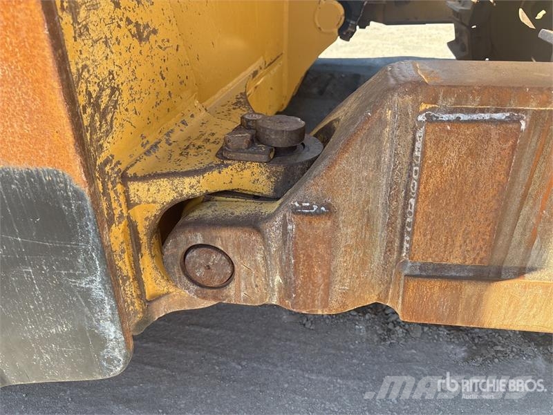 CAT D8T Kāpurķēžu buldozeri
