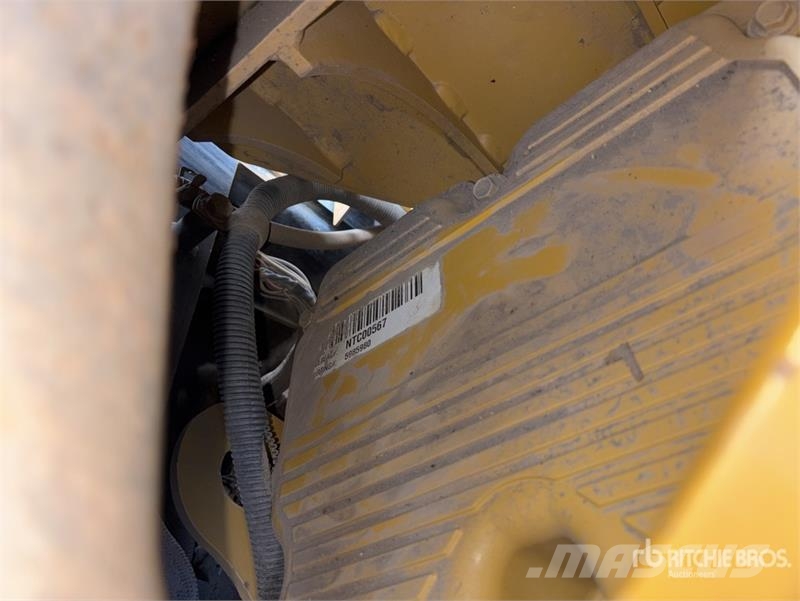 CAT D8T Crawler dozers