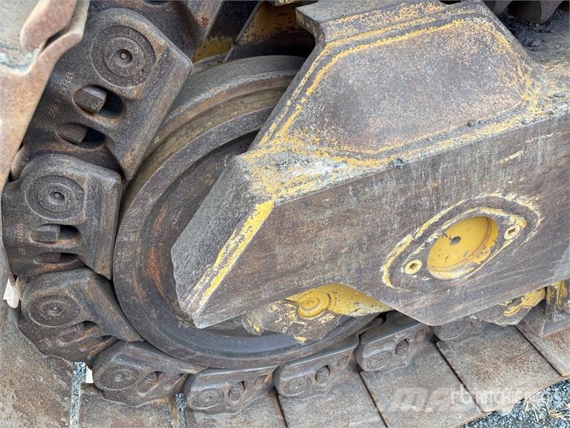CAT D8T Crawler dozers