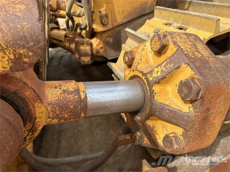 CAT D9T Crawler Dozer بلدوزرات مجنزرة