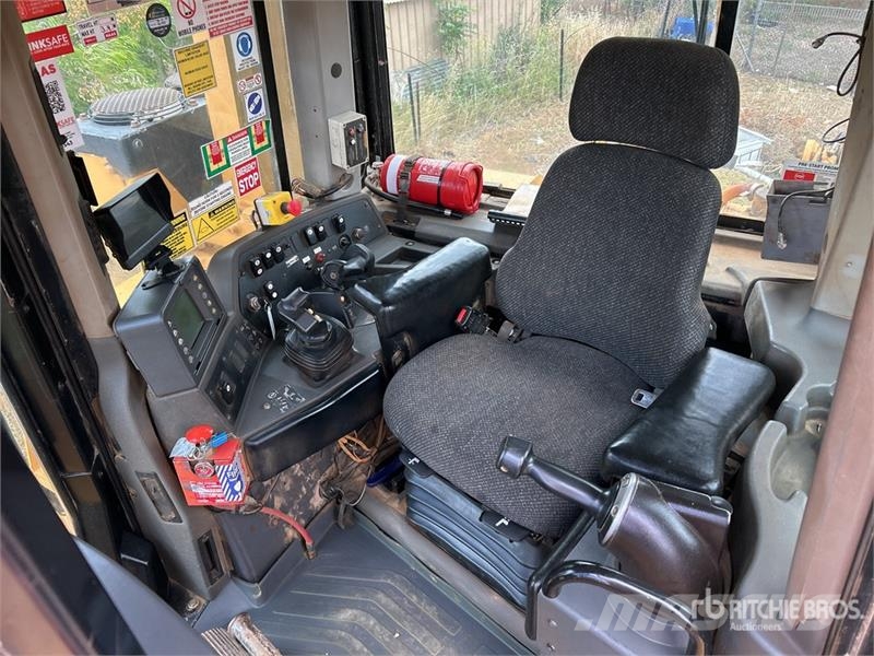 CAT D9T Crawler Dozer بلدوزرات مجنزرة