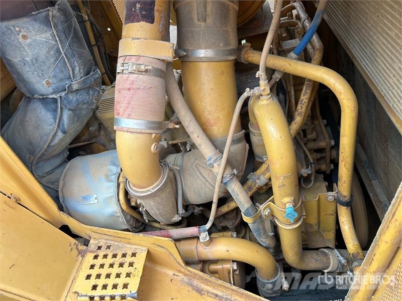 CAT D9T Crawler Dozer بلدوزرات مجنزرة