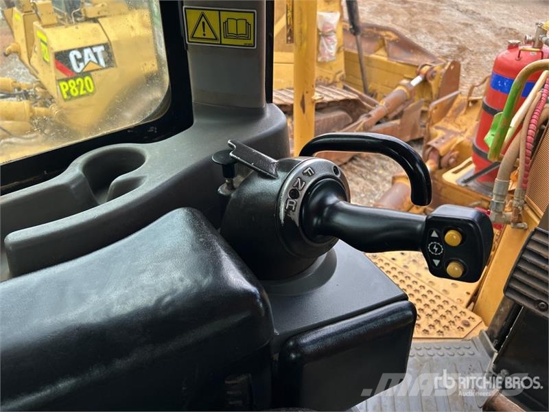 CAT D9T Crawler Dozer بلدوزرات مجنزرة