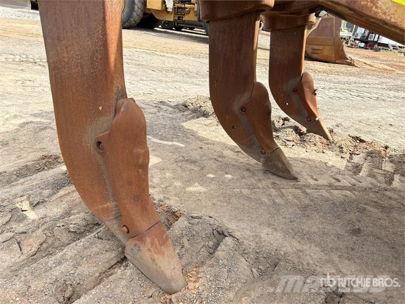 CAT D9T Crawler Dozer بلدوزرات مجنزرة
