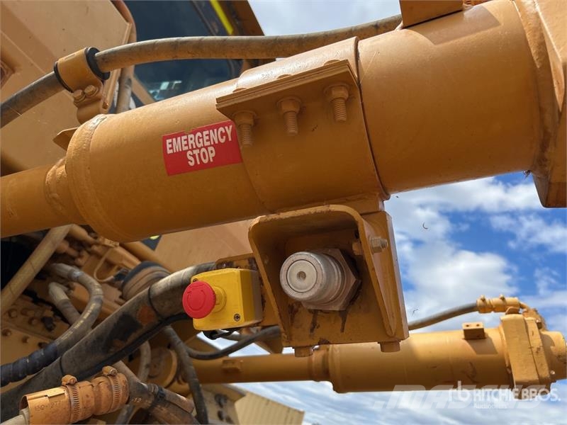 CAT D9T Crawler Dozer بلدوزرات مجنزرة