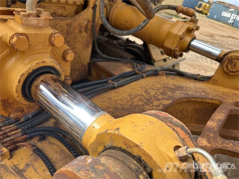 CAT D9T Crawler Dozer بلدوزرات مجنزرة