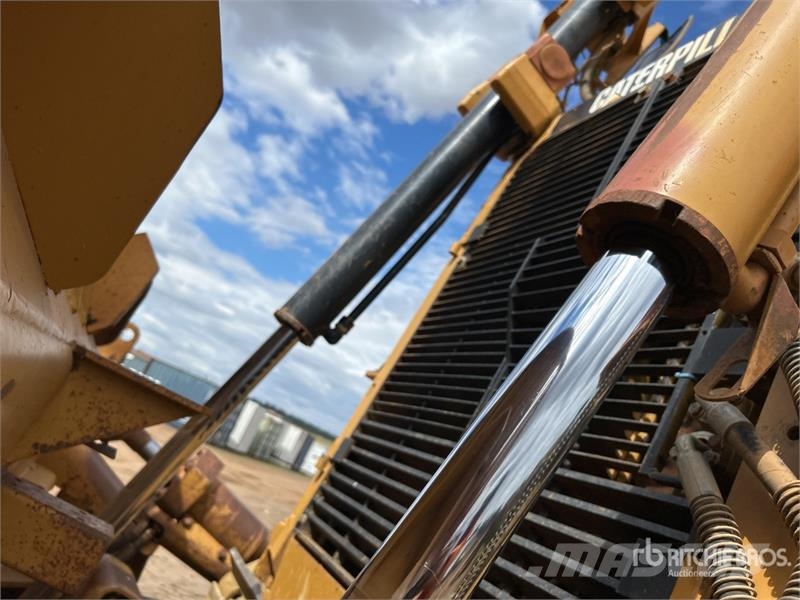 CAT D9T Crawler Dozer بلدوزرات مجنزرة