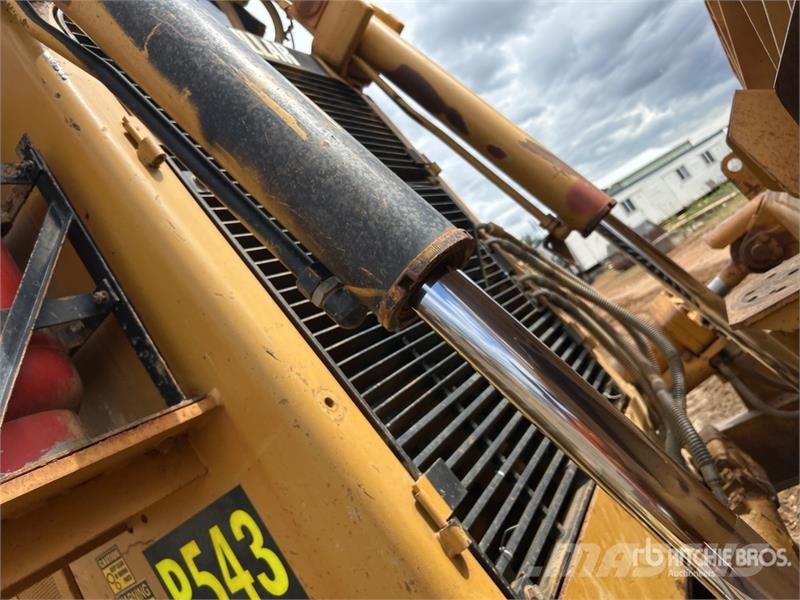 CAT D9T Crawler Dozer بلدوزرات مجنزرة