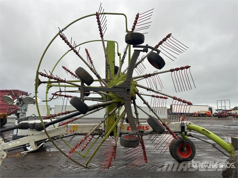 CLAAS 2800 8.2 m 2-Point Hay Rake 犁耙和摊草机