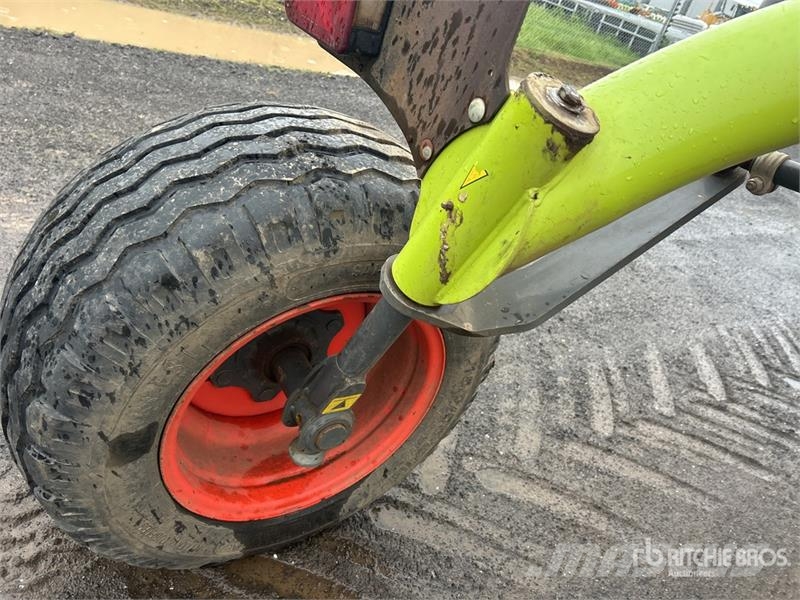 CLAAS 2800 8.2 m 2-Point Hay Rake 犁耙和摊草机