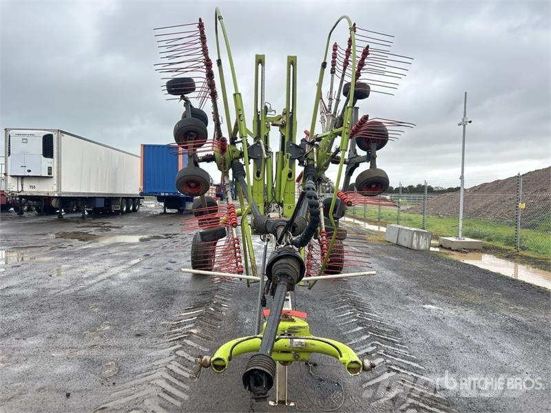 CLAAS 2800 8.2 m 2-Point Hay Rake 犁耙和摊草机