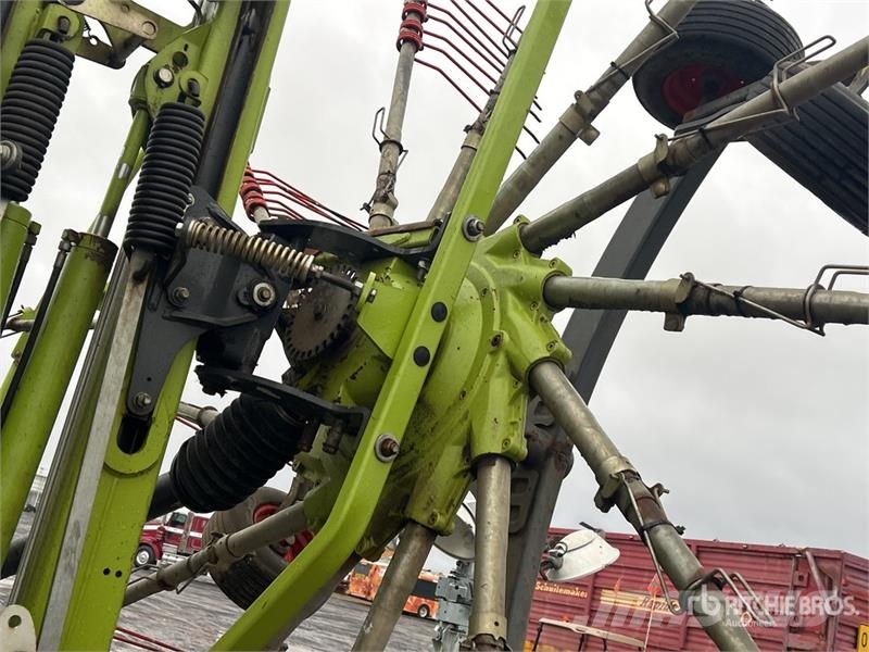 CLAAS 2800 8.2 m 2-Point Hay Rake 犁耙和摊草机
