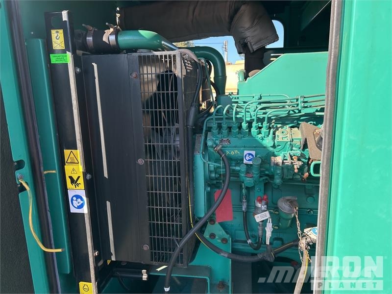 Cummins C110D5 110 kVA Mobile Generator Set Dízel áramfejlesztők