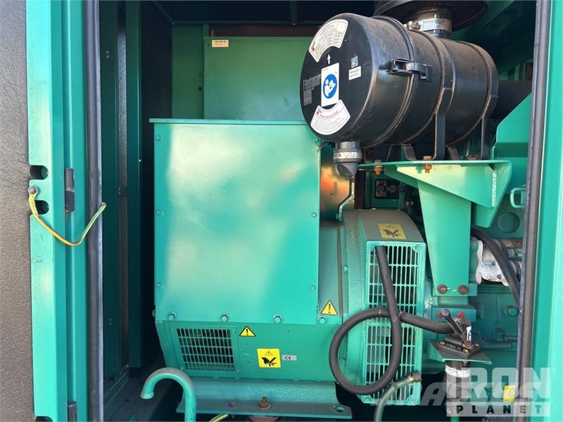 Cummins C110D5 110 kVA Mobile Generator Set Dízel áramfejlesztők