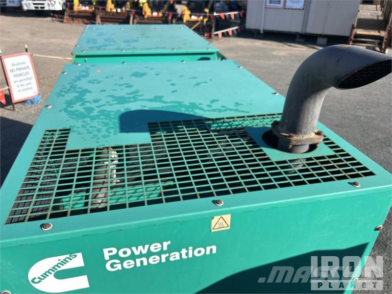Cummins C110D5 110 kVA Mobile Generator Set Dízel áramfejlesztők