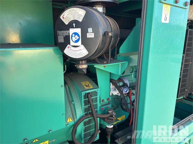 Cummins C110D5 110 kVA Mobile Generator Set Dízel áramfejlesztők