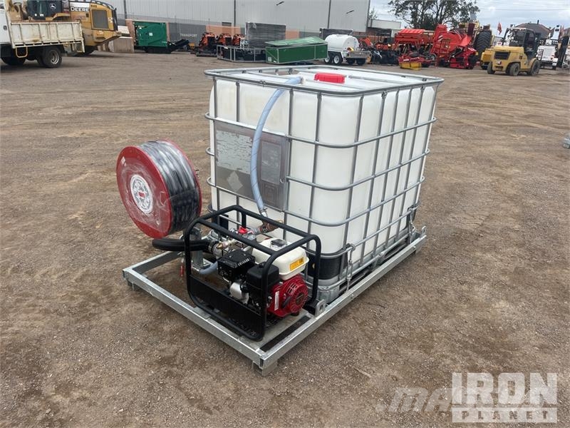 Custom Built 1000 L Water Tank (Unused) Üzemanyag- és adaléktartályok