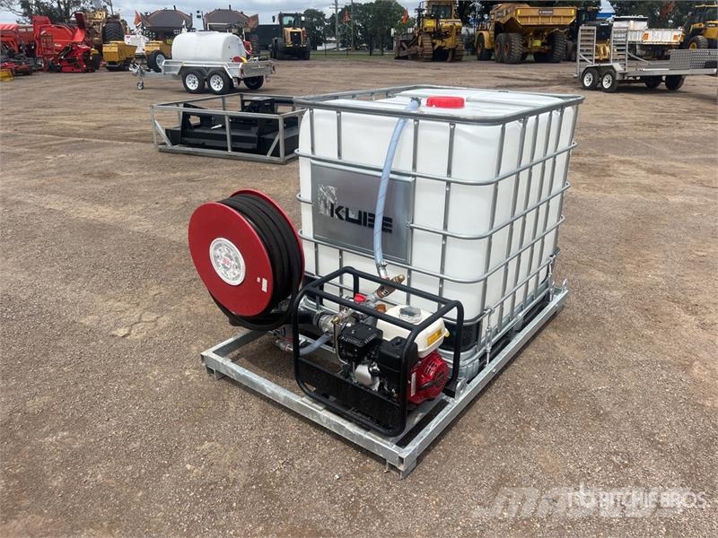 Custom Built 1000 L Water Tank (Unused) Üzemanyag- és adaléktartályok