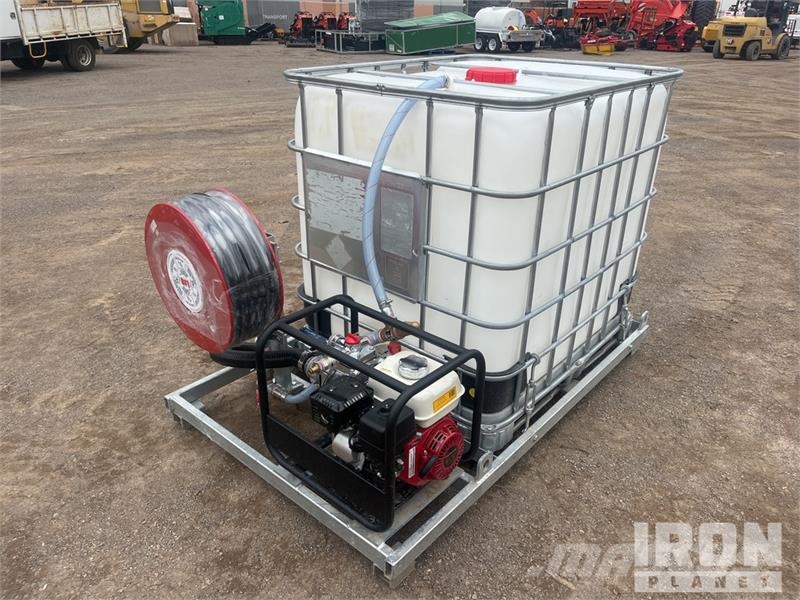 Custom Built 1000 L Water Tank (Unused) Üzemanyag- és adaléktartályok