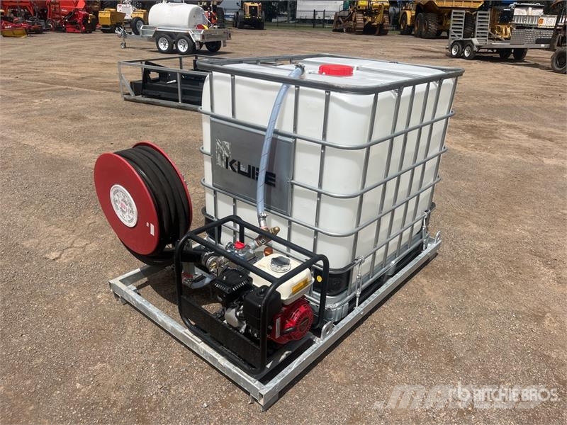 Custom Built 1000 L Water Tank (Unused) Üzemanyag- és adaléktartályok