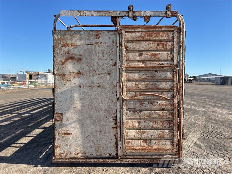  Custom Built 12.2 m Livestock Crate Body - Fits Tr Box body