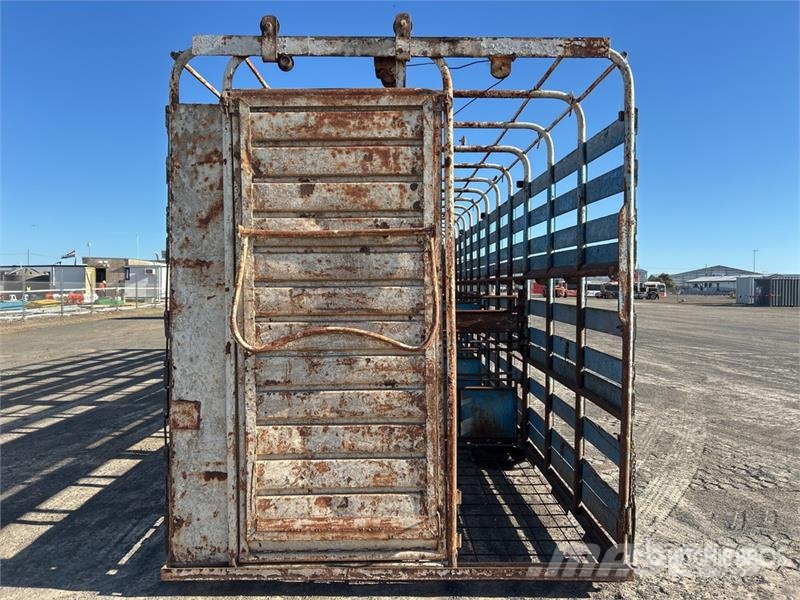  Custom Built 12.2 m Livestock Crate Body - Fits Tr Box body