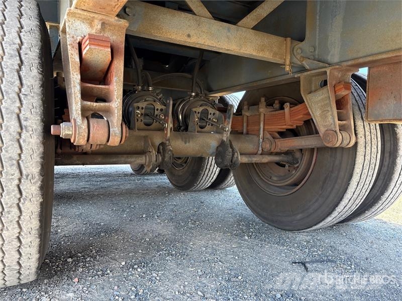 Custom Built 12.5 m Tri/A Flatbed Trailer Platós / Ponyvás pótkocsik