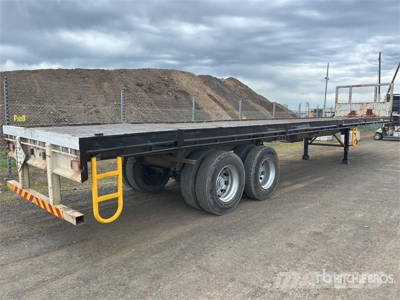  Custom Built 13.6 m Bogie/A Flatbed Trailer 自卸半挂车