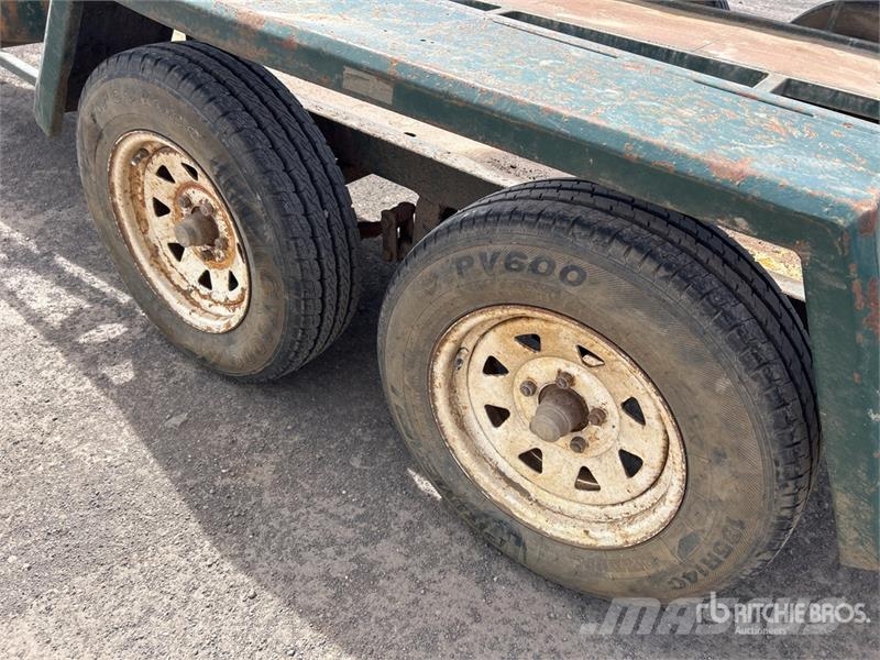 Custom Built 4.6 m Bogie/A Equipment Trailer Car carrier