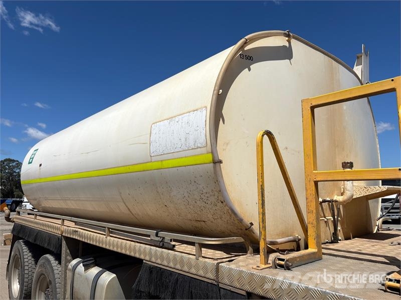 DAF CF85 13500 L 8x4 Twin-Steer Water Truck Water tankers