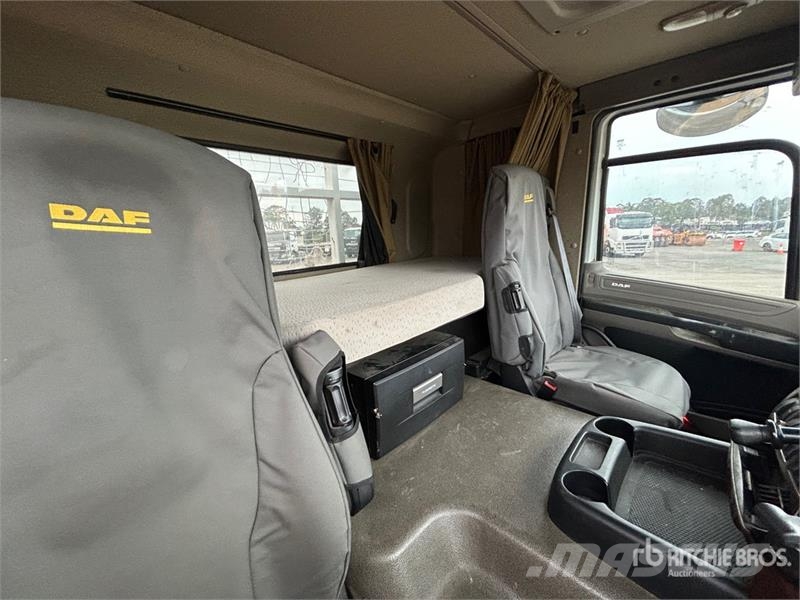 DAF CF85.510 8x4 Twin-Steer Flatbed Truck شاحنات مسطحة/مفصلية الجوانب