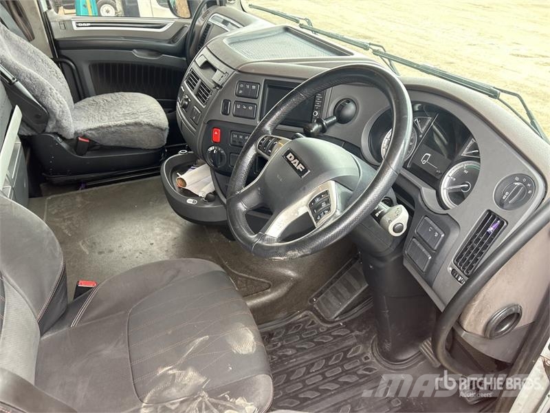 DAF XF530 6x4 T/A Sleeper Truck Tractor Sadulveokid