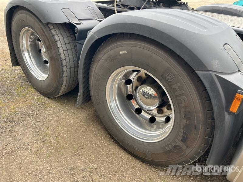 DAF XF530 6x4 T/A Sleeper Truck Tractor Sadulveokid