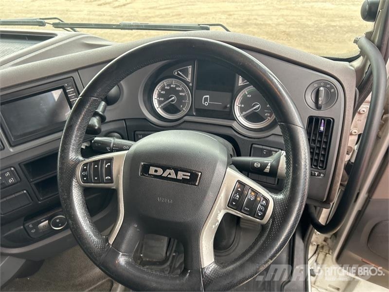 DAF XF530 6x4 T/A Sleeper Truck Tractor Sadulveokid