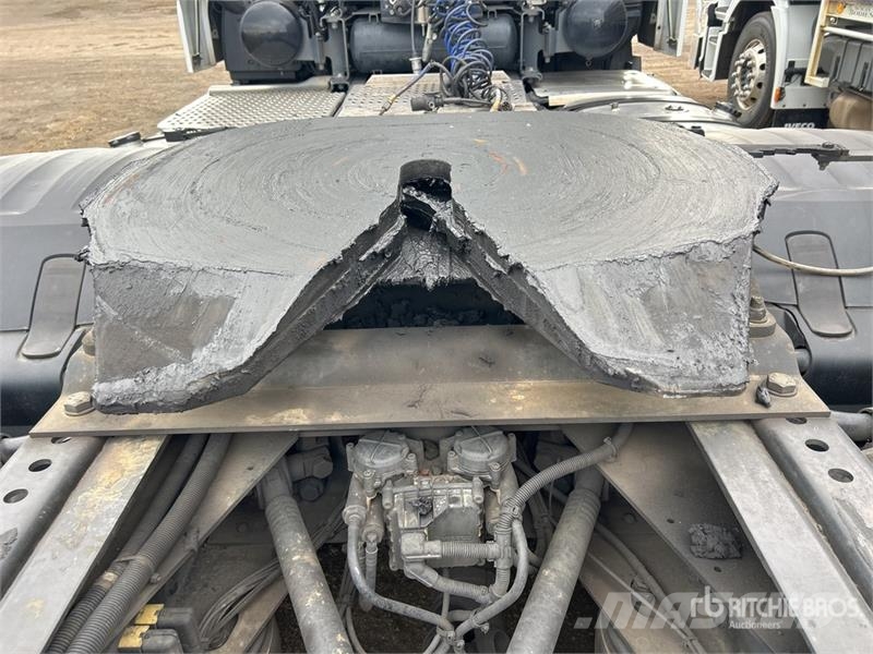 DAF XF530 6x4 T/A Sleeper Truck Tractor Sadulveokid