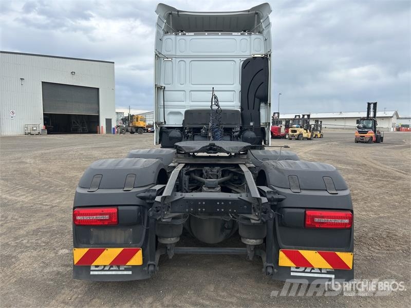DAF XF530 6x4 T/A Sleeper Truck Tractor Sadulveokid