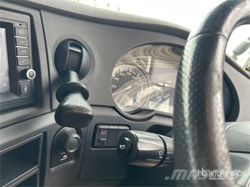 DAF XF530 6x4 T/A Sleeper Truck Tractor Sadulveokid