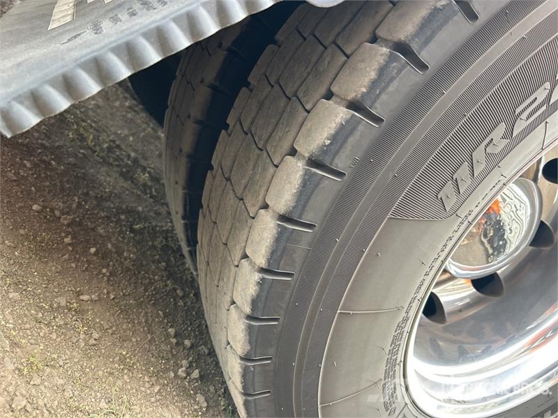 DAF XF530 6x4 T/A Sleeper Truck Tractor Sadulveokid