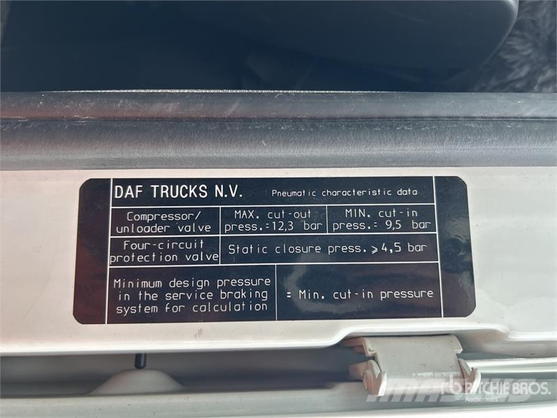 DAF XF530 6x4 T/A Sleeper Truck Tractor Sadulveokid