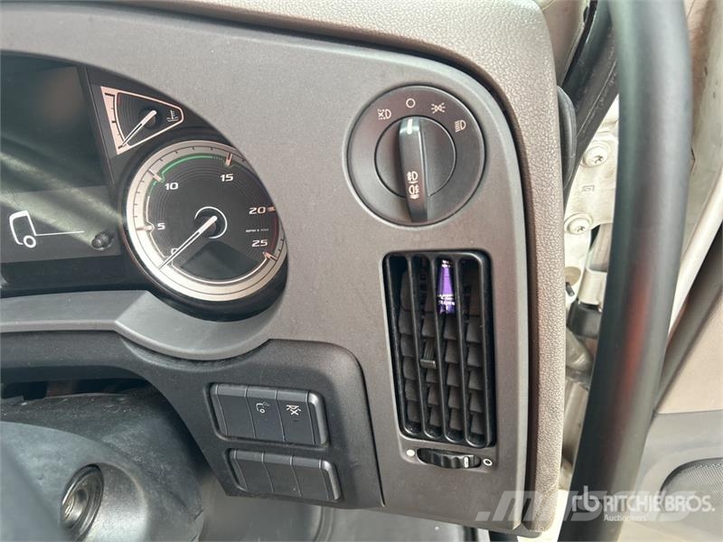 DAF XF530 6x4 T/A Sleeper Truck Tractor Sadulveokid