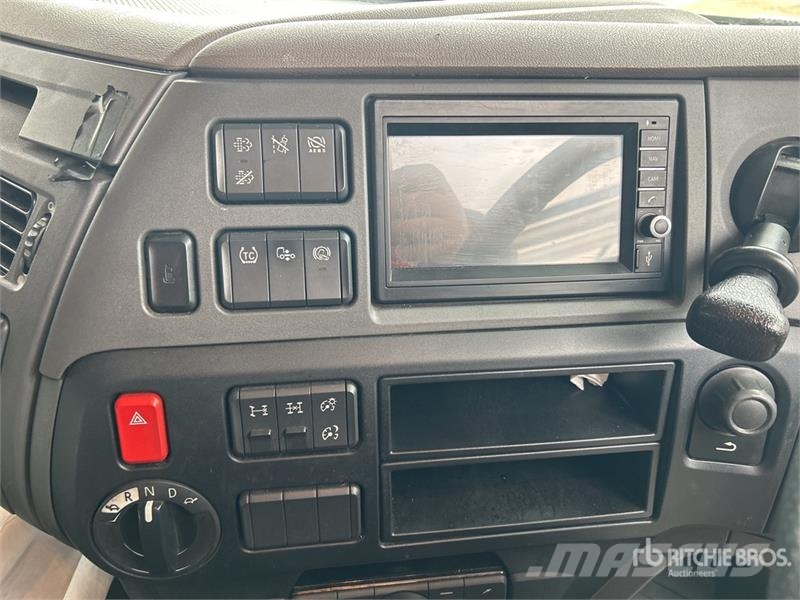 DAF XF530 6x4 T/A Sleeper Truck Tractor Sadulveokid