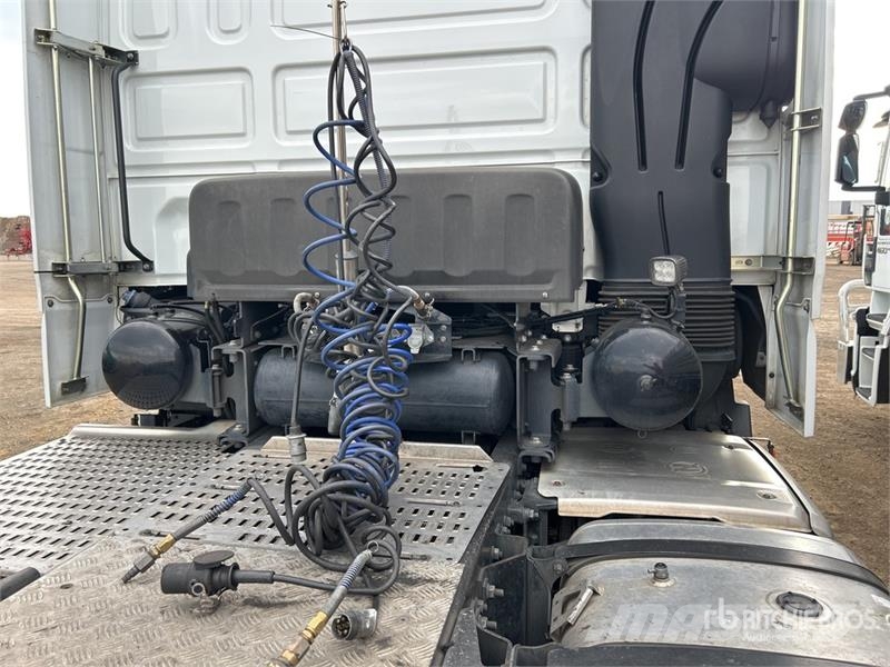 DAF XF530 6x4 T/A Sleeper Truck Tractor Sadulveokid