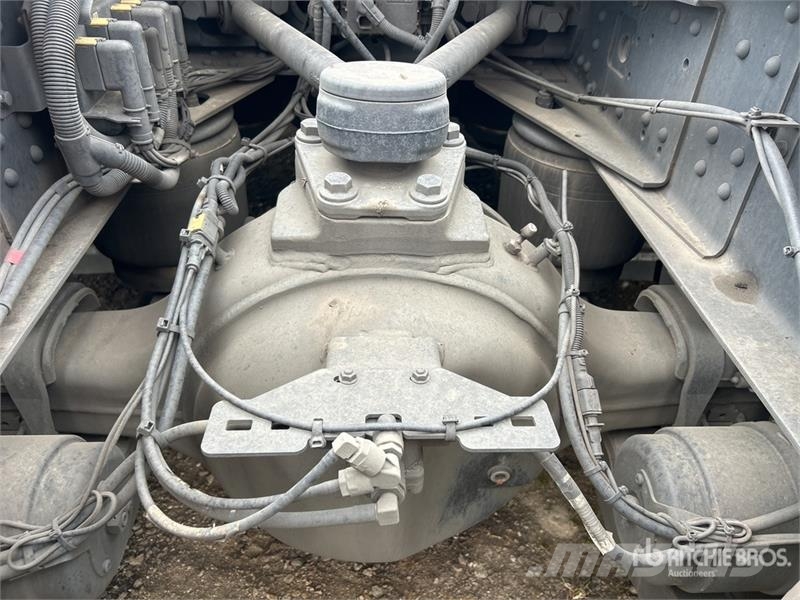 DAF XF530 6x4 T/A Sleeper Truck Tractor Sadulveokid
