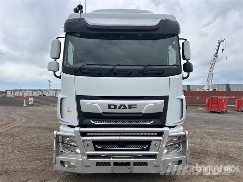 DAF XF530 6x4 T/A Sleeper Truck Tractor Sadulveokid