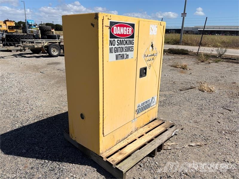  Dangerous Goods Storage Cabnet معدات البناء - غير ذلك